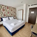 Szálloda Rooftop With Underground Parking 3*