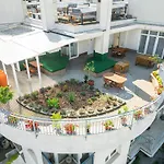 호텔 Rooftop With Underground Parking 3*