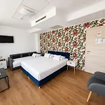 Rooftop With Underground Parking Hotell