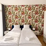 Rooftop With Underground Parking Hotel 3*