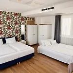 Rooftop With Underground Parking 3*