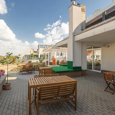 Hotel Rooftop With Deep Garage 3*