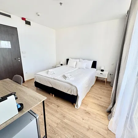 Rooftop With Underground Parking Hotel