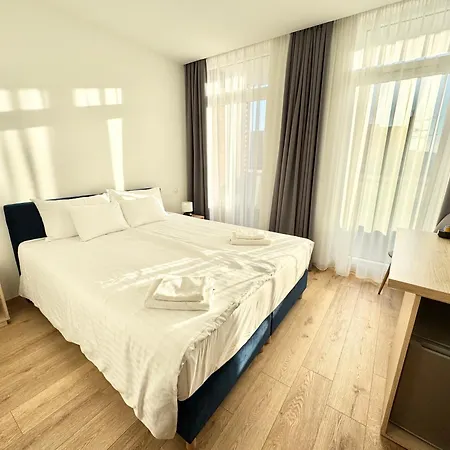 Rooftop With Underground Parking Hotel 3*