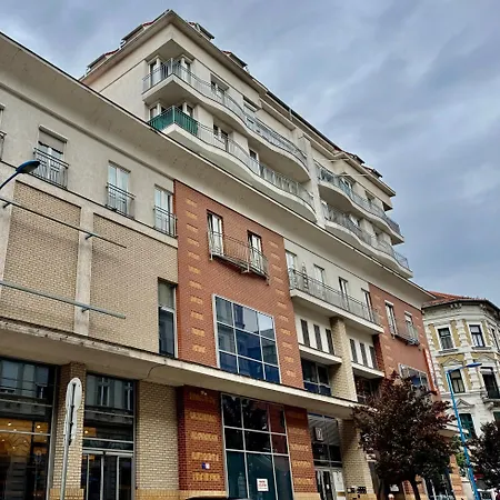 Ξενοδοχείο Rooftop With Underground Parking 3*