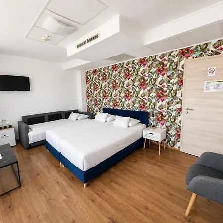 Rooftop With Underground Parking Hotel