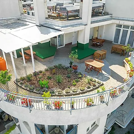 Rooftop With Underground Parking 3* 부다페스트