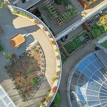 Rooftop With Underground Parking 호텔 3*