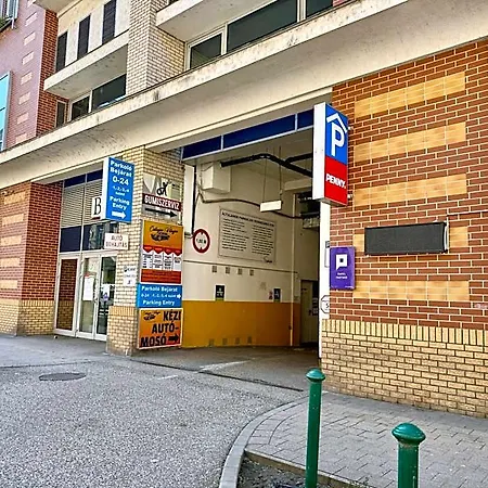 Rooftop With Underground Parking Hotel Budapešť