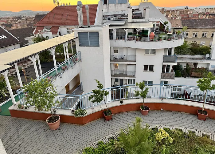 Rooftop With Underground Parking Budapesta