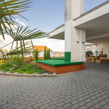 Otel Rooftop With Underground Parking