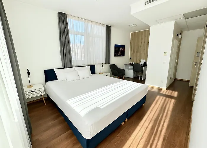 Rooftop With Underground Parking Hotel Budapeszt